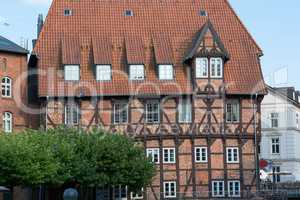 Fachwerk rote Ziegel Häuser in Lüneburg                Half-ti