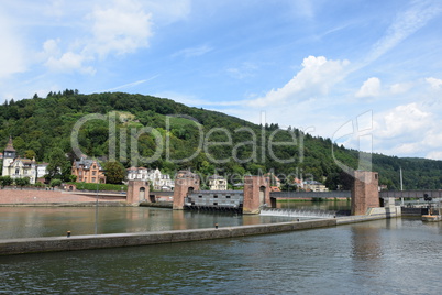 Staustufe am Neckar bei Heidelberg