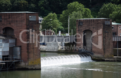 Staustufe am Neckar bei Heidelberg