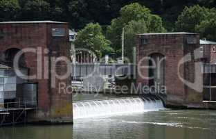 Staustufe am Neckar bei Heidelberg