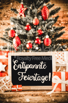 Vertical Tree, Gifts, Calligraphy Entspannte Feiertage Means Merry Christmas