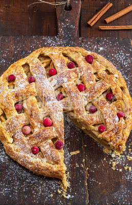 baked round apple pie