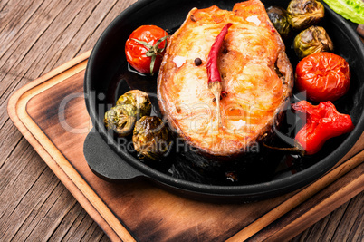 Salmon roasted with vegetable