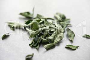 Dried curry leaves