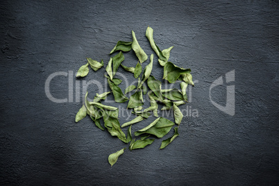 Dried curry leaves