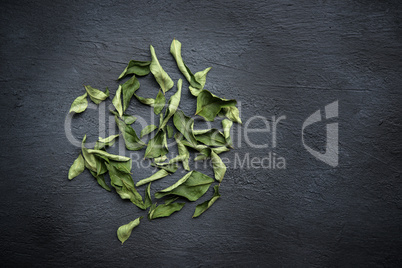 Dried curry leaves