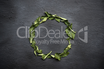 Dried curry leaves