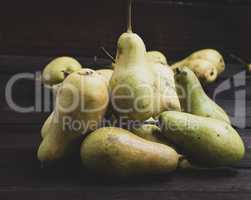 green pears on a brown wooden background