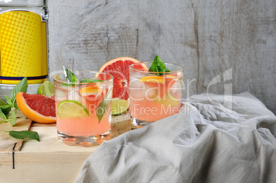 cocktail of gin and grapefruit