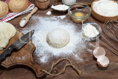 white wheat flour round dough and ingredients