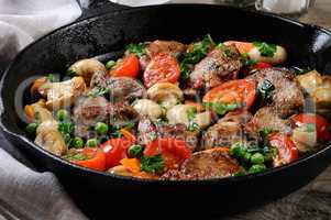 Chicken liver with vegetables