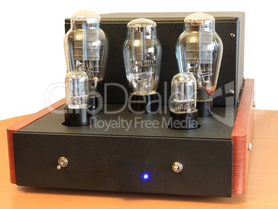 vacuum tube amplifier on 300B triodes