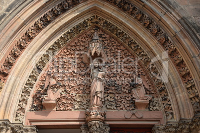Portal an der Elisabethkirche in Marburg