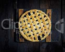 baked whole black currant pie