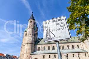 German escape route sign near a church. Rettungsweg, Zufahrt freihalten means escape route, keep clear the driveway