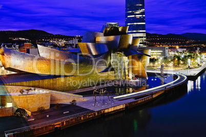 Bilbao - Guggenheim w Mamam