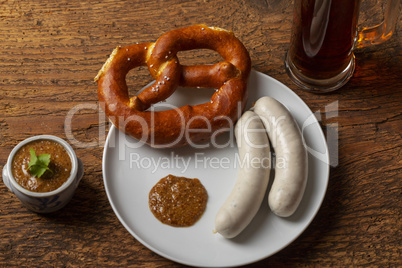 Bayerische Weißwürste mit Brezel