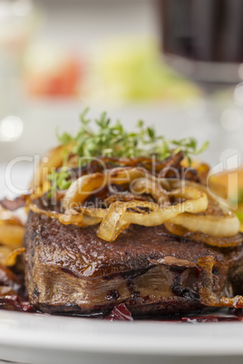 Zwiebelrostbraten mit Kartoffeln