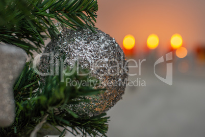 Weihnachtsbaum mit Kugel