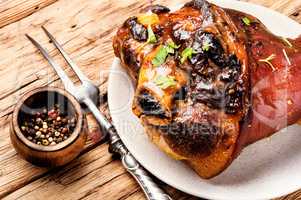 Roasted pork knuckle with spices