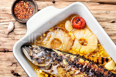 Baked fish with pineapple
