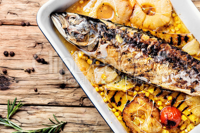 Baked fish with pineapple