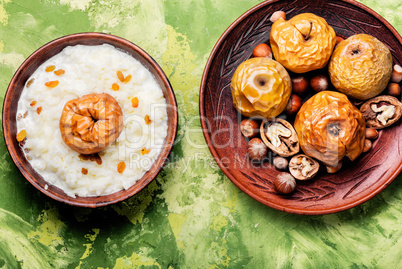 Rice porridge with apples