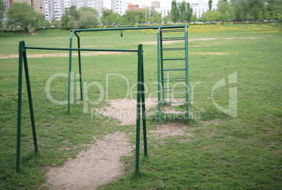 horizontal bar in city park