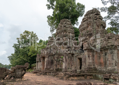 Preah Khan temple entrance on river bank