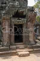 Ruined stone doorway at Ta Som temple