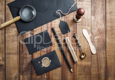 Black stationery elements