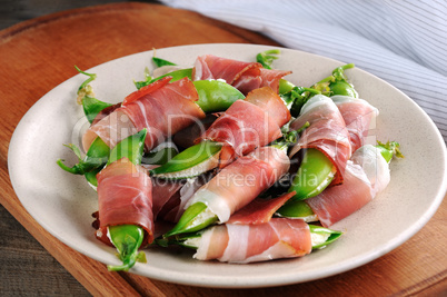 Snack of peas and ham