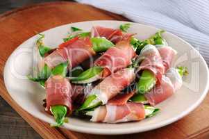 Snack of peas and ham