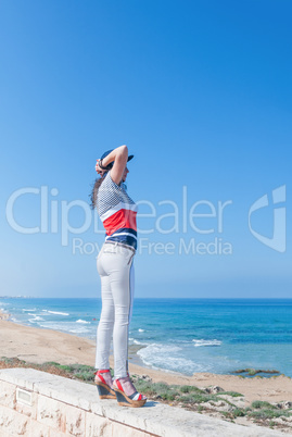 Girl  looks at the sea horizon