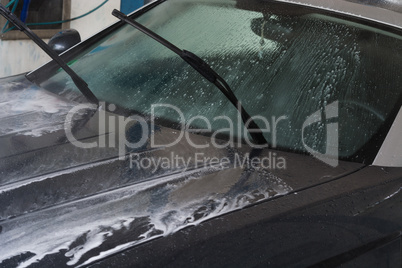 Car washing with high water pressure cleaning