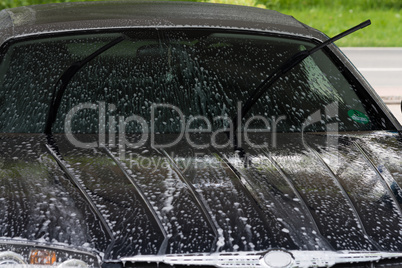 Car washing with high water pressure cleaning