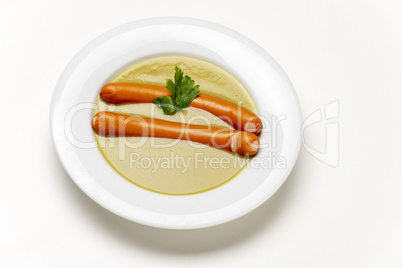 Deutsche Erbsensuppe mit Wiener