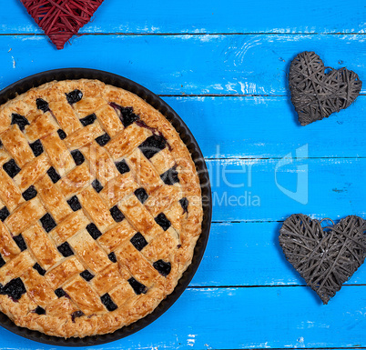 round baked fruit cake