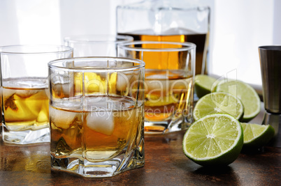Whiskey with ginger ale and lime