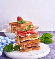 French toast with cottage cheese, strawberries, kiwi