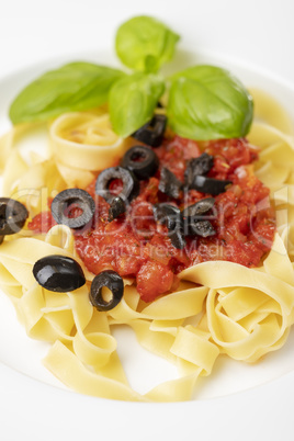 italienische Tagliatella Nudeln mit Tomatensauce