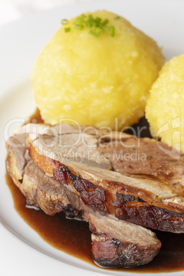 bayerischer Schweinebraten mit Knödel