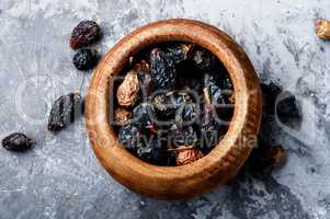 Dry berry rose hips