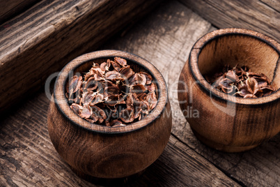 Rhubarb seeds in bowl