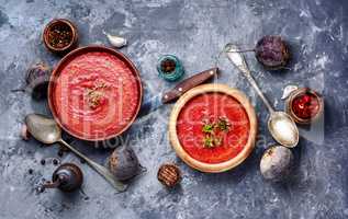 Vegetable soup with beetroot