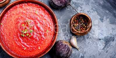 Vegetable soup with beetroot