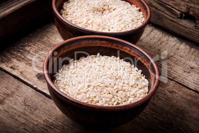 Uncooked dry rice