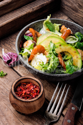 Salad with prawns and mussels