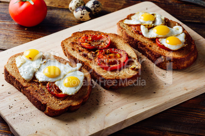 Bruschettas with Tomatoes and Eggs