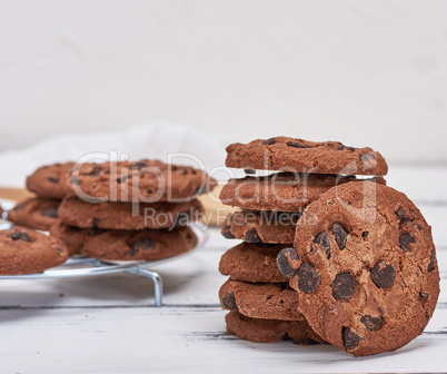 stack of round chocolate cookies